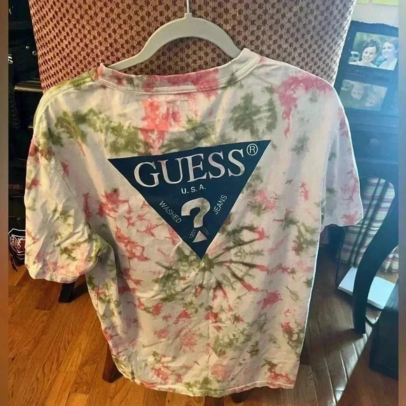 UNISEX SIZE SMALL GUESS SHORT SLEEVE SHIRT - Picture 2 of 3